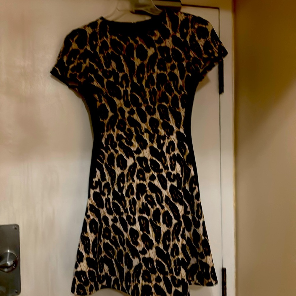 Women’s dress leopard print, mini, size 2, stretch, Vince Camuto